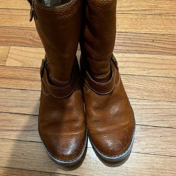 UGG Chestnut Leather Winter Boots - Picture 6 of 9